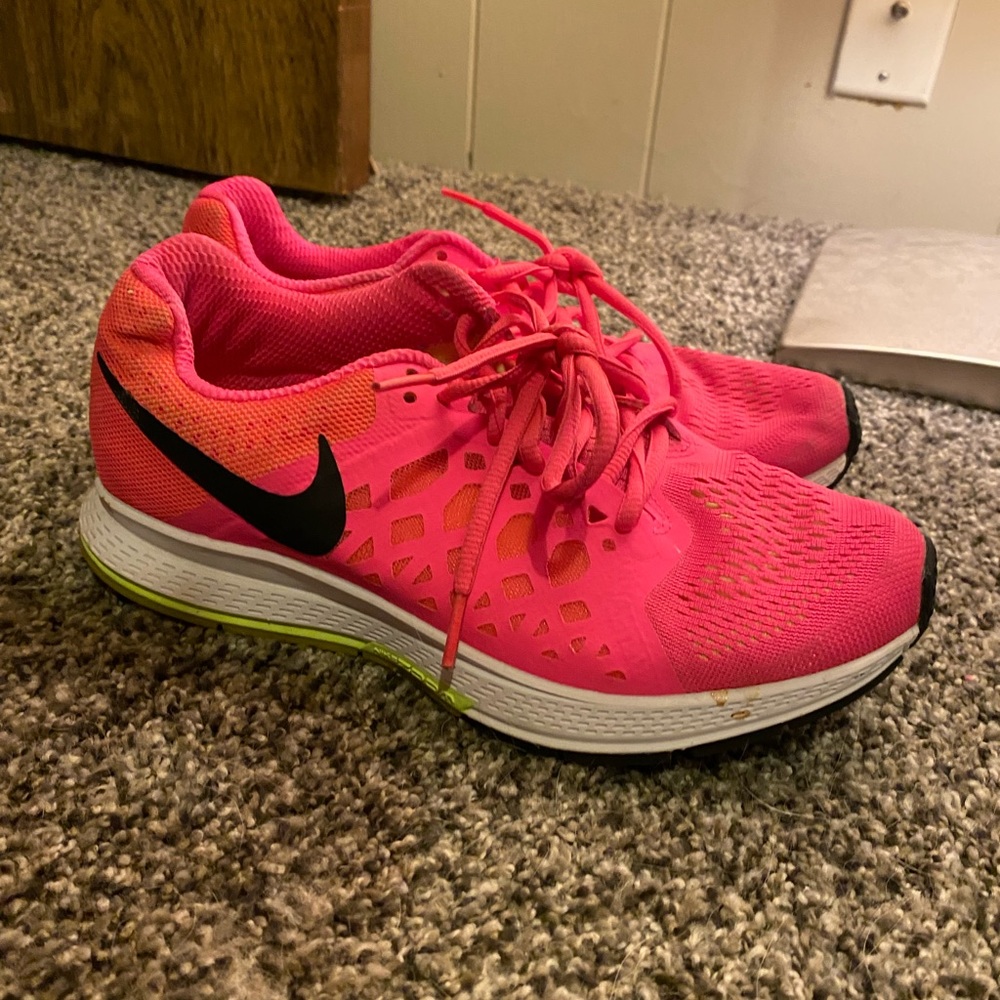 Pink Nike Pegasus 31